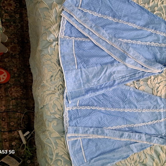 2 matching aprons - Picture 3 of 3